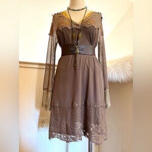 Like NEW!!! L Pretty Angel Brown Boho Appliqué Lace Long Sleeve Dress